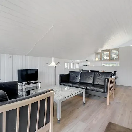 Hébergement de vacances Thera - 2-8km From The Sea By Interhome *